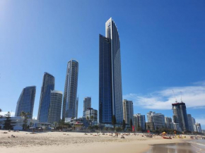 High-End Apartment in the Soul of Surfers Paradise